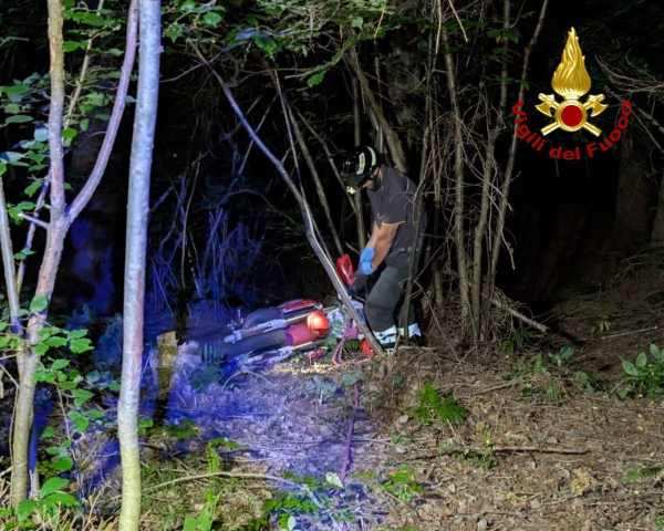 VALLE CAMONICA - Edolo: cade in una scarpata con la moto, gravissimo 25enne