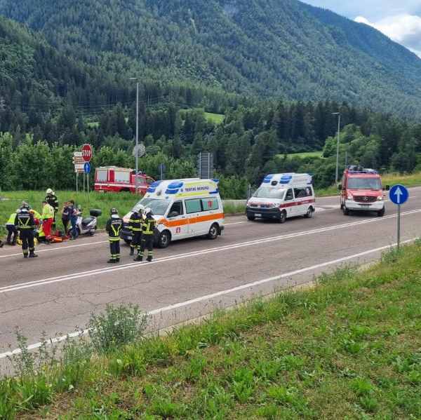 VAL DI SOLE E NON - Scontro tra auto e scooter a Terzolas, ferita una donna 