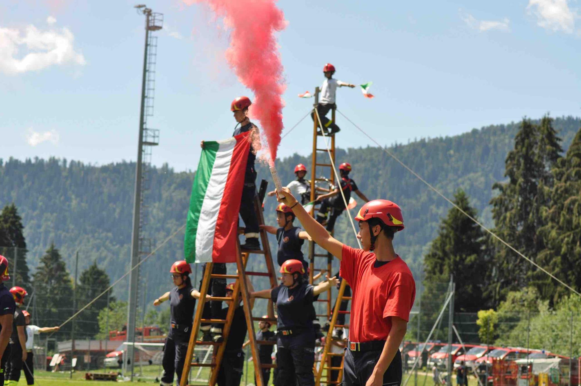 TRENTINO - Il campeggio degli allievi vigili del fuoco saluta il Tesino