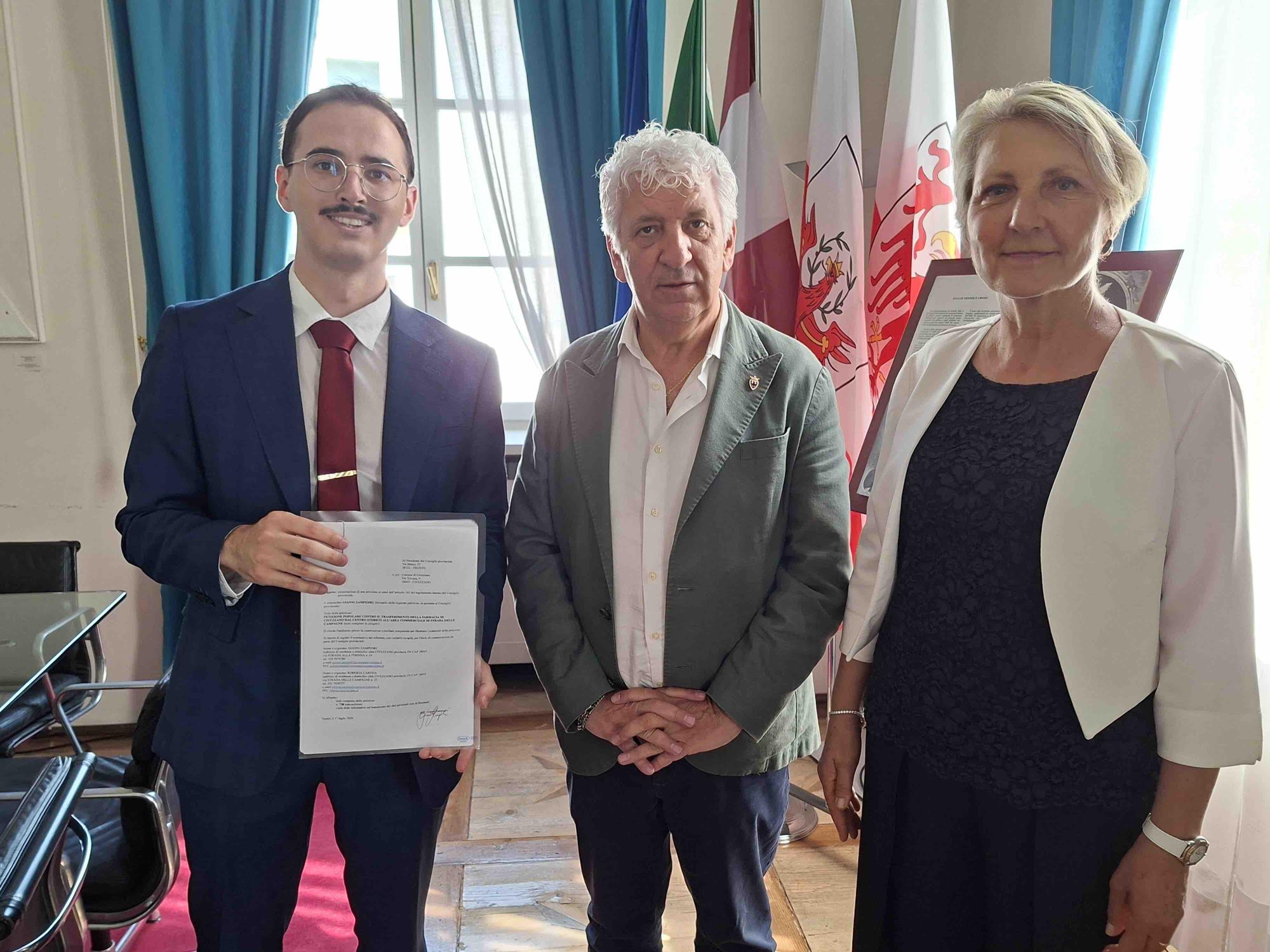 TRENTINO - La petizione per dire no allo spostamento della Farmacia di Civezzano approda in Consiglio