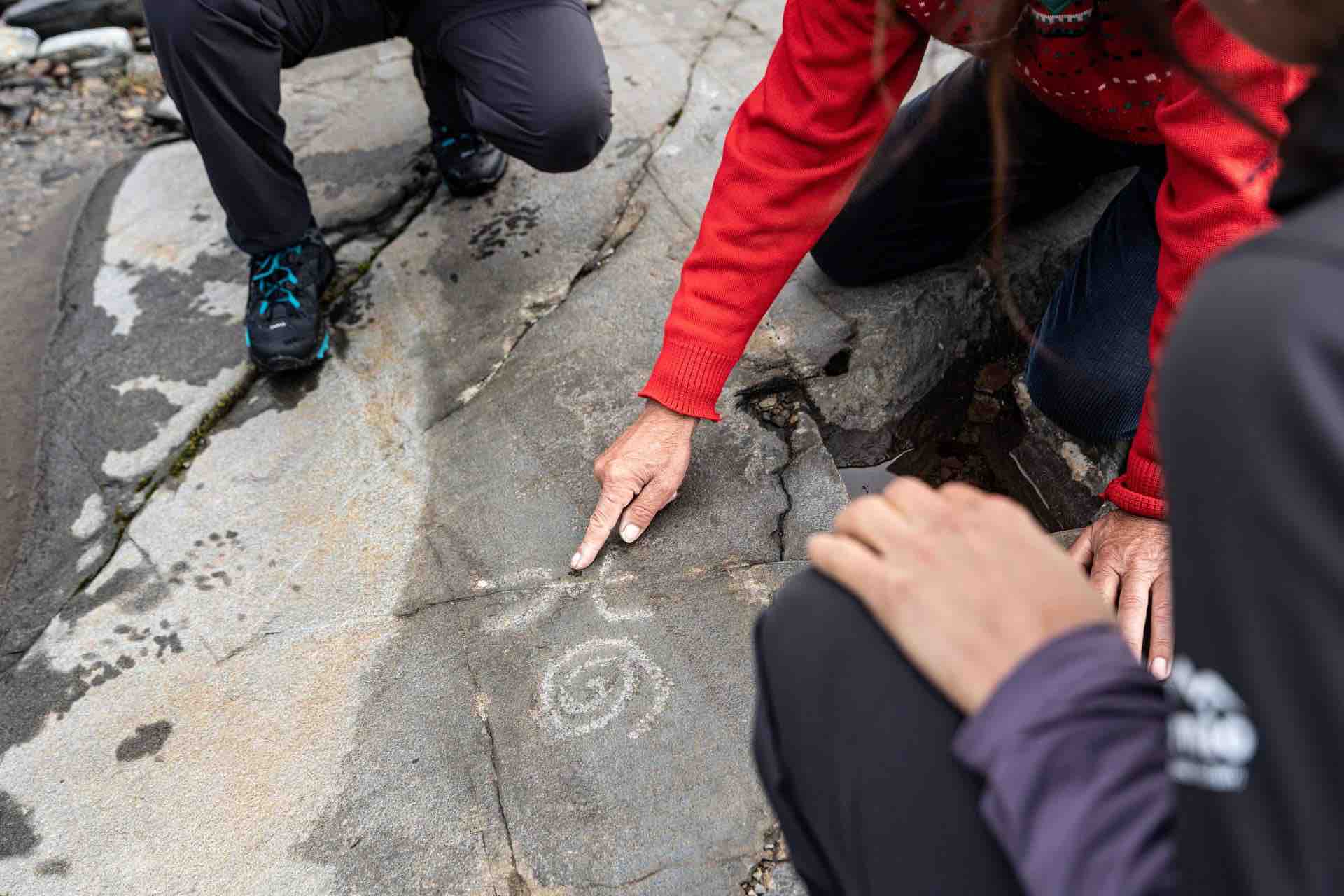 VALTELLINA - Bormio, memorie celate nella pietra sul Tresero: le incisioni rupestri più alte d'Europa