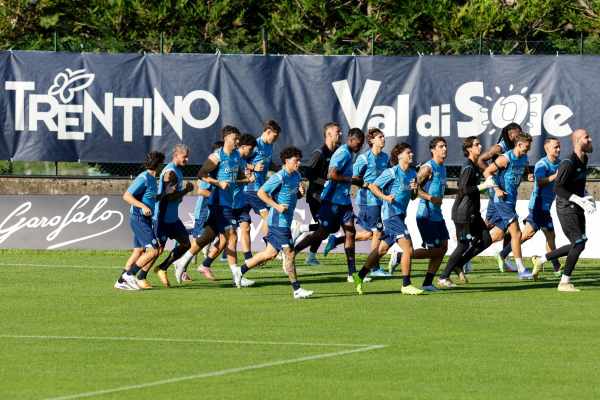 SPORT - Il Napoli arriva a Dimaro accolto da Valentina De Laurentis