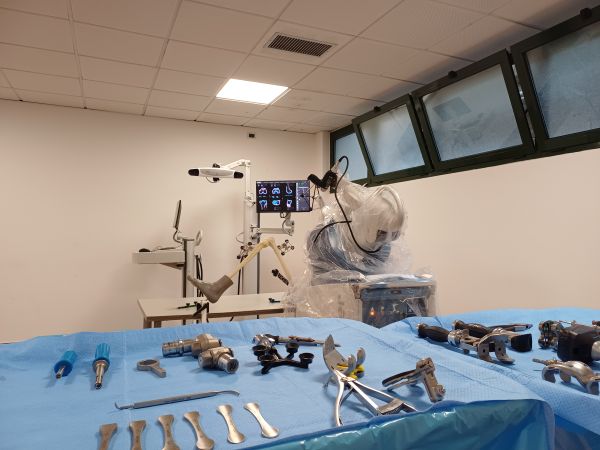 ATTUALITÀ - Ospedale di Arco, nuovo robot ortopedico per la chirurgia