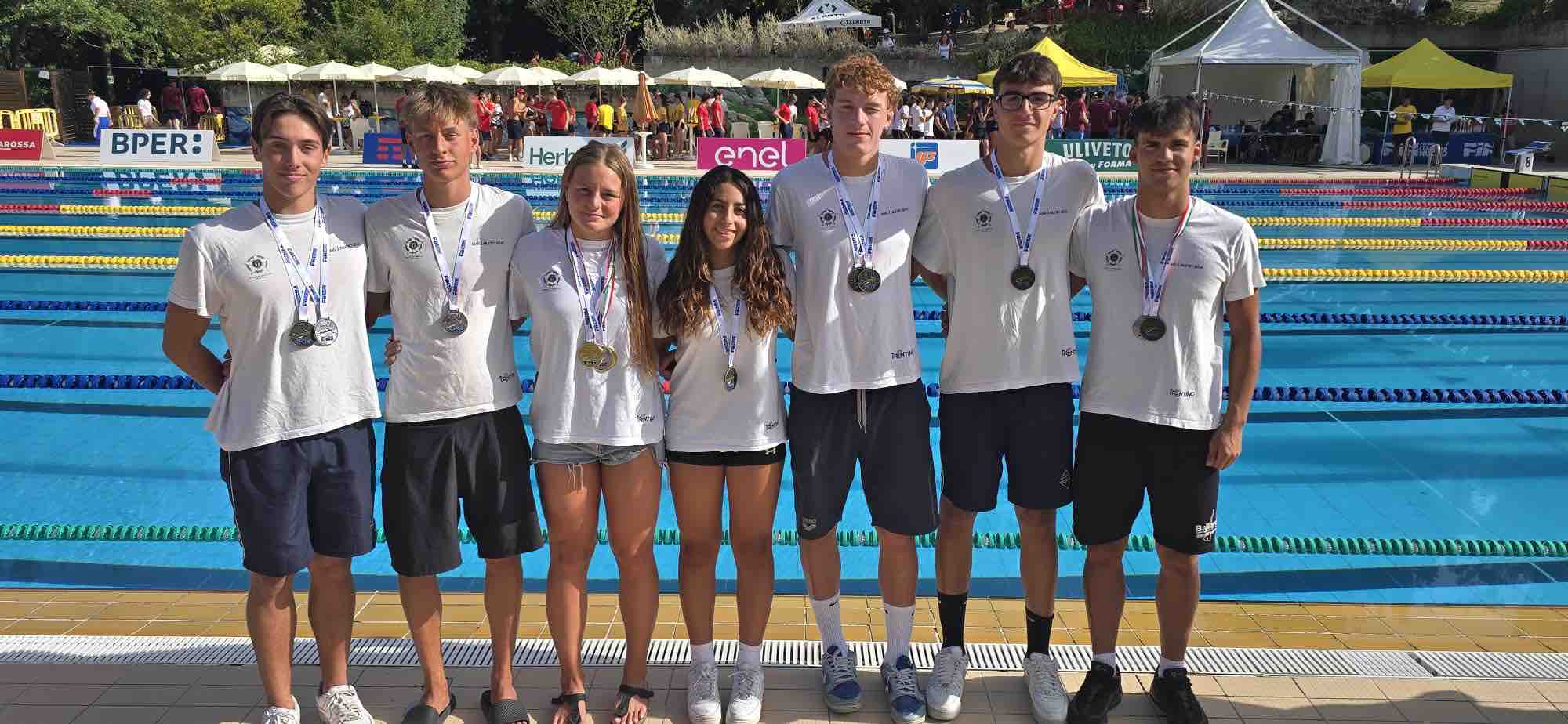 SPORT - Campionato italiano di categoria di salvamento: 13 medaglie per Amici Nuoto Riva