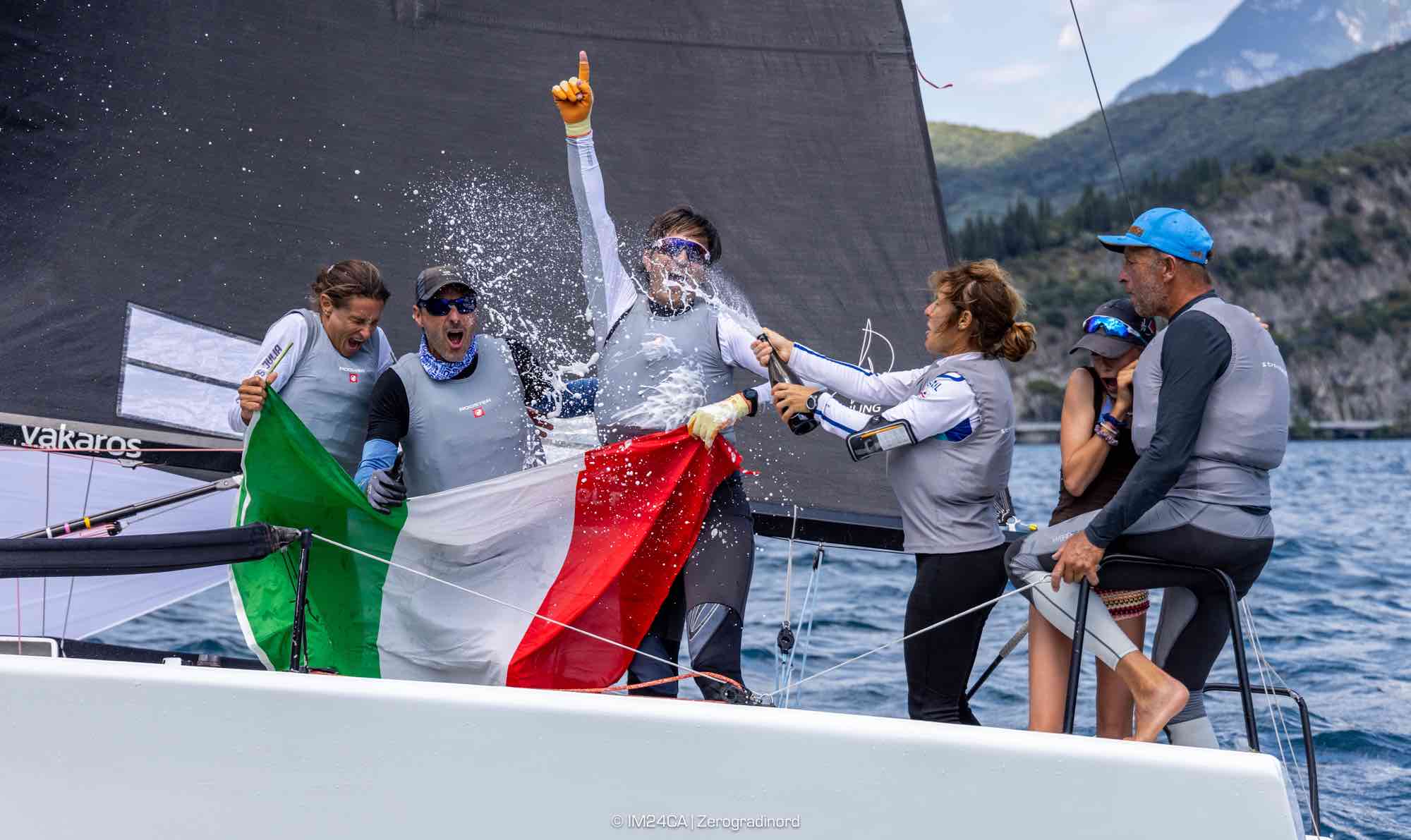 SPORT - Melges Reunion alla Fraglia Vela Riva: Strambapapà vince il titolo italiano Melges 24