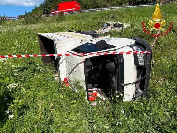 CRONACA - Incidente a Temù, coinvolto un mezzo della raccolta dei rifiuti
