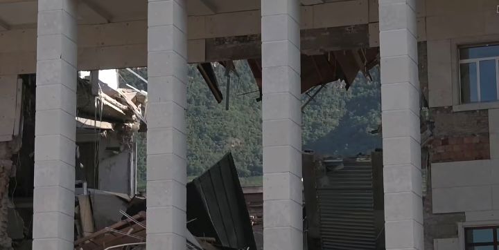 CRONACA - Crolla parte portante del tribunale di Bolzano