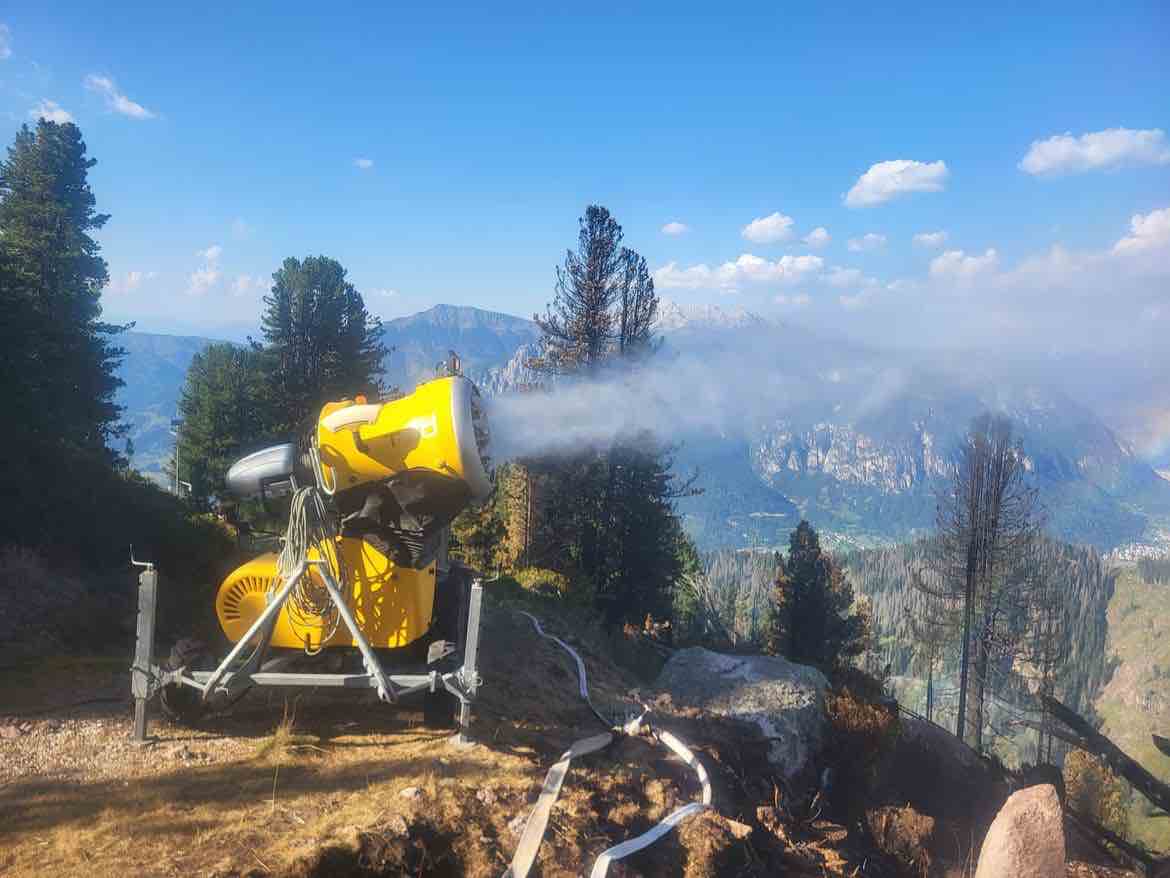 TRENTINO - Cermis, incendio sotto controllo: guardia attiva per scongiurare nuovi focolai