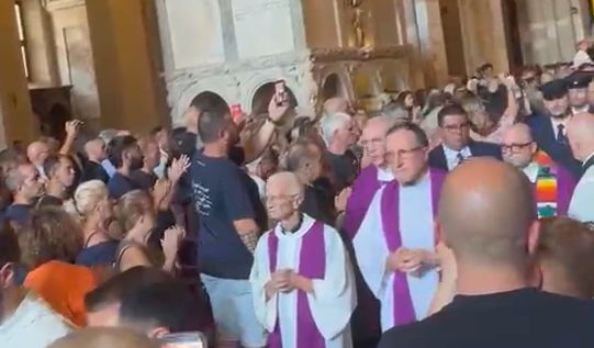 ATTUALITÀ - La Valle Camonica ai funerali di don Antonio Mazzi
