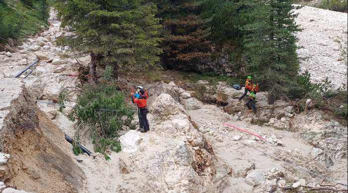 CRONACA - Infortunata e bloccata sulla ferrata Nasego