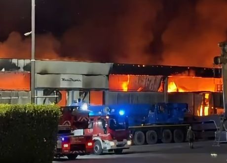 CRONACA - Erbusco, devastante incendio in un'azienda che produce barche