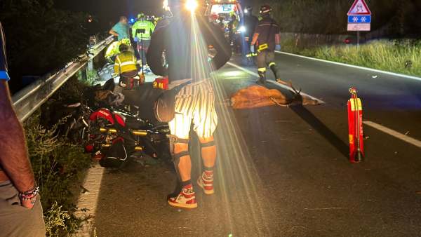 VALLE CAMONICA - Scontro tra moto e cervo sulla statale 42 a Monno: centauro gravissimo