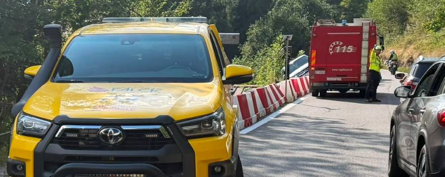CRONACA - Ponte di Legno: con la vettura finisce fuori strada sulla statale 42