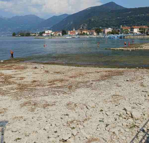 SEBINO - Livello del lago d'Iseo sempre più basso e spiagge ampie