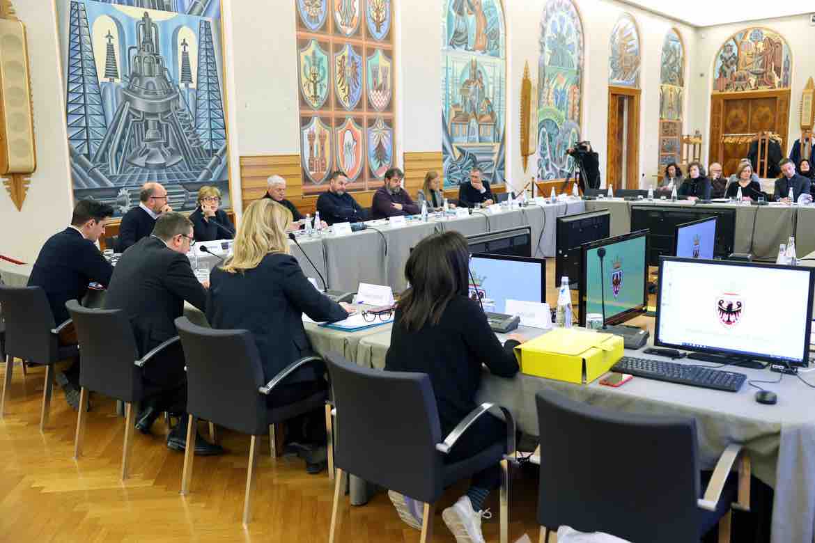 VAL DI FASSA - Minoranze linguistiche, nuovi criteri per le certificazioni di ladino, mòcheno e cimbro