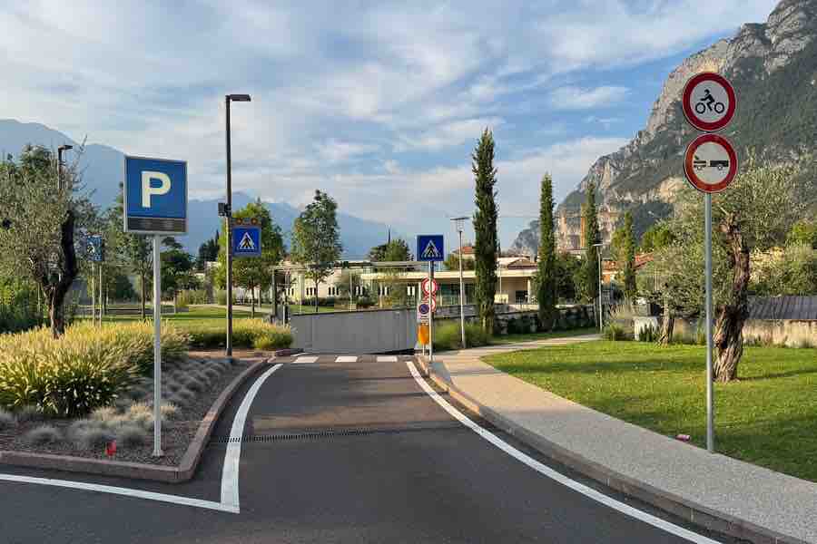 ATTUALITÀ - Parcheggi: al via l’abbonamento per il personale scolastico a Riva del Garda