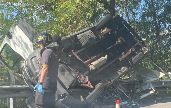 VALTELLINA - Ribaltamento di un camper sulla statale 39 di Aprica, quattro feriti