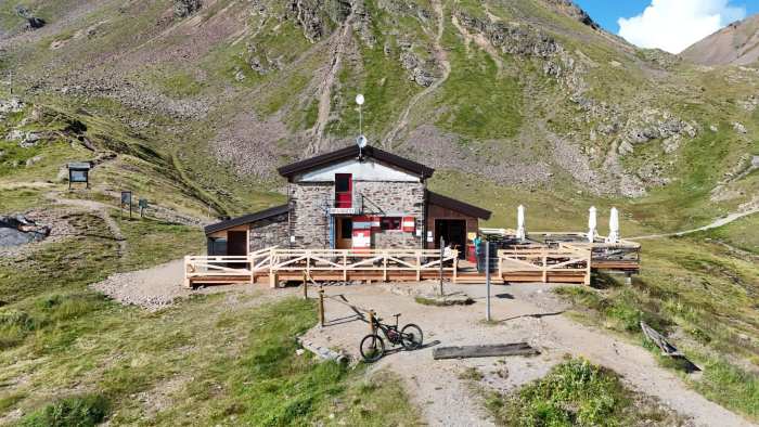 VALLE CAMONICA - Ponte di Legno: al rifugio Bozzi migliora l'accessibilità per i turisti