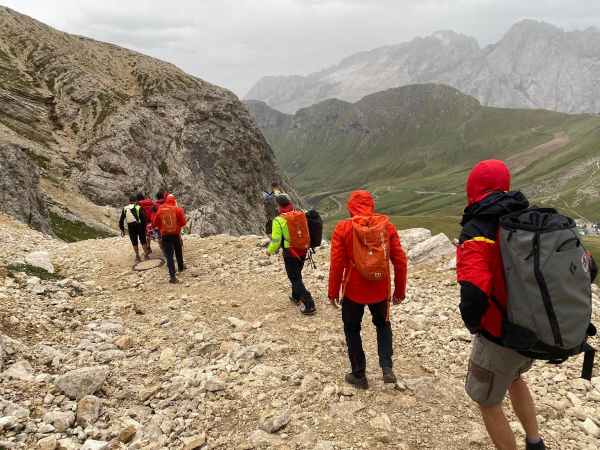 VAL DI FASSA - Chiusa la funivia del Sass Pordoi: 800 persone portate a valle