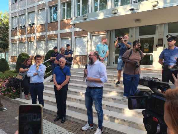 ATTUALITÀ - Raduno Naziskin, consegnato l'appello in Commissariato del governo