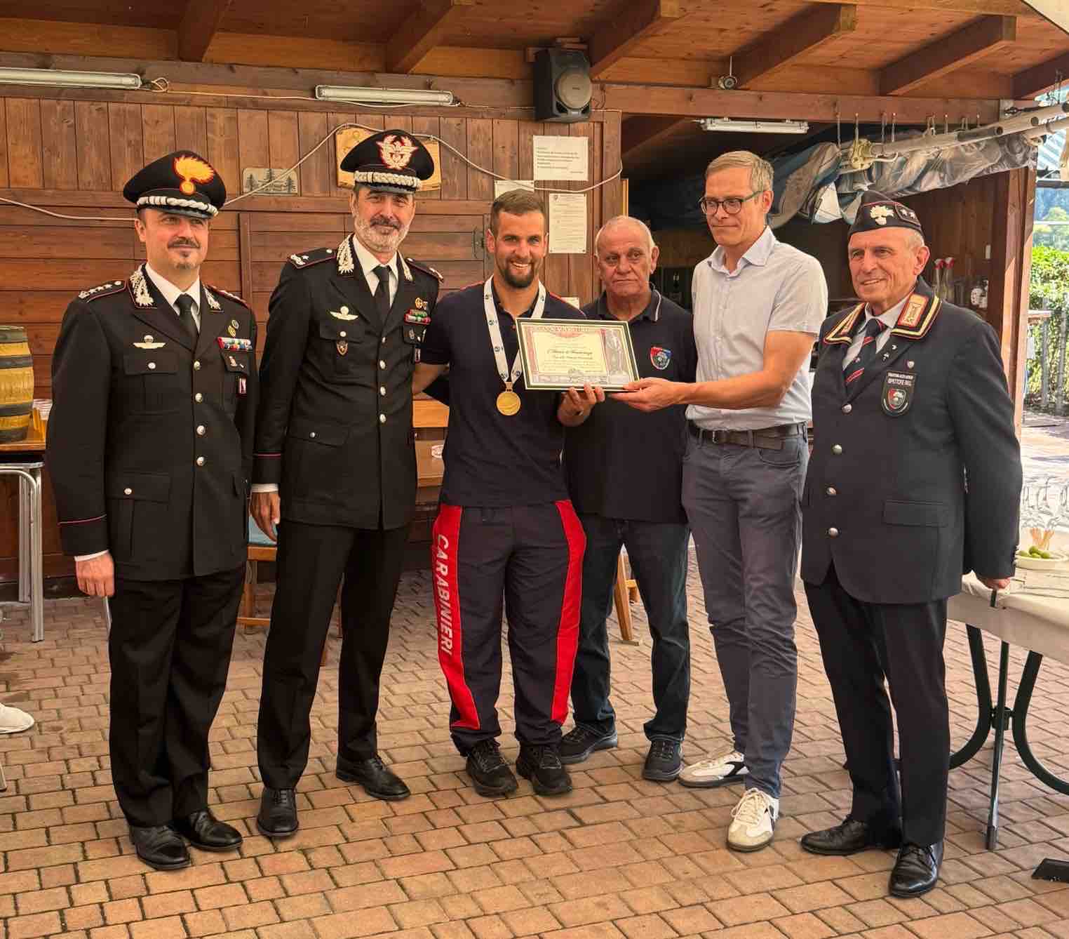 ALTO ADIGE - A Vipiteno l’Arma dei Carabinieri rende omaggio a Patrick Braunhofer per lo storico titolo europeo