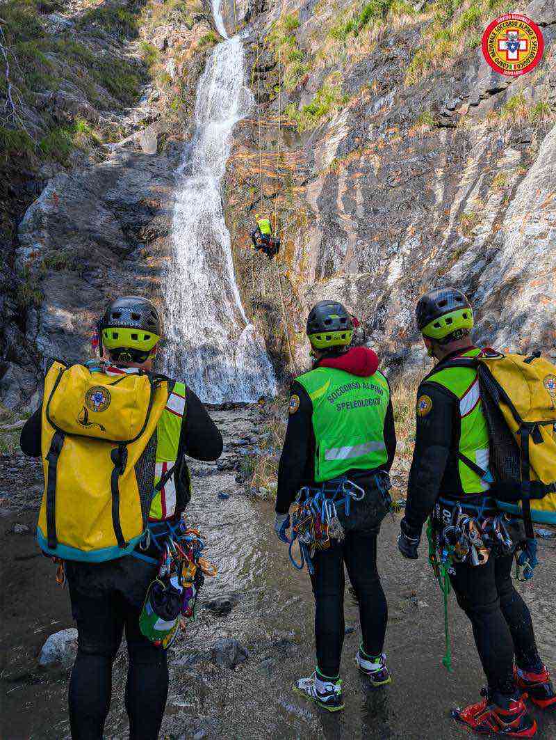 VALLE CAMONICA - Esercitazione regionale a Edolo per Soccorso Alpino e SAGF