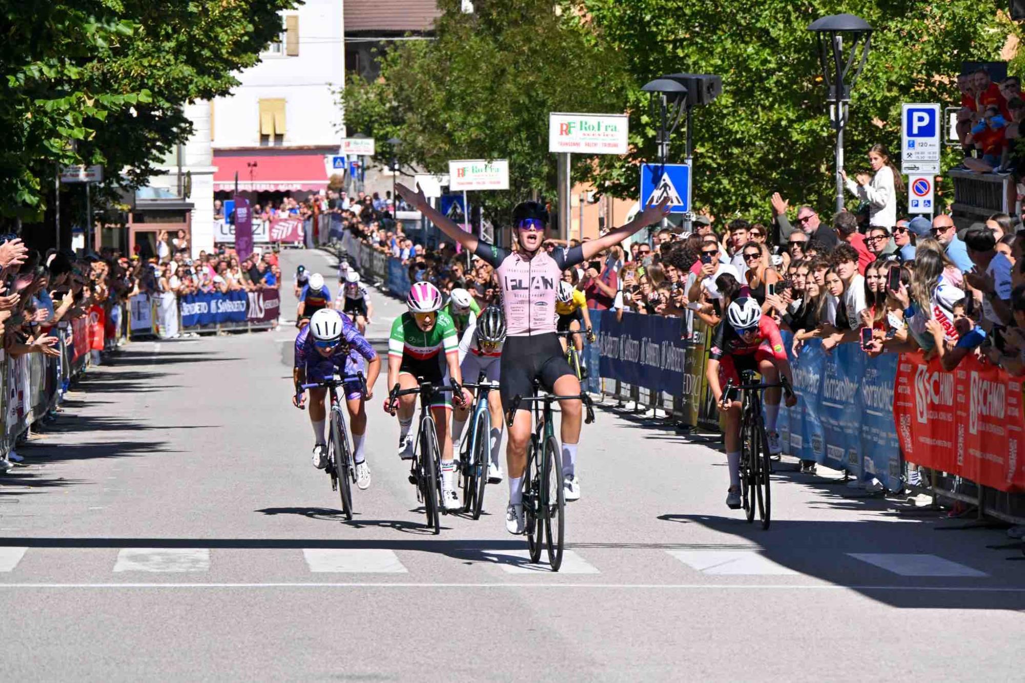 SPORT - Ciclismo: la Coppa Rosa è di Emma Cocca, battuta la tricolore Carretta