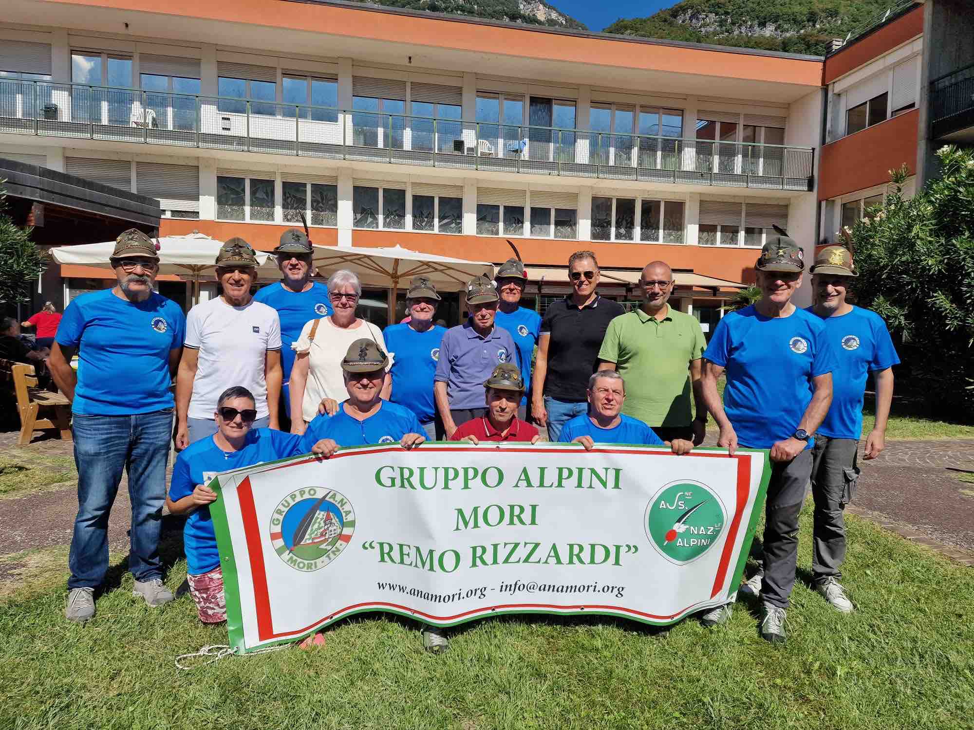 ATTUALITÀ - La grigliata degli Alpini anima il parco dell’Apsp Cesare Benedetti di Mori