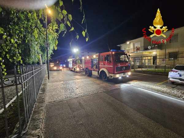 VALLE CAMONICA - Incendio terrazzo in un condominio a Edolo
