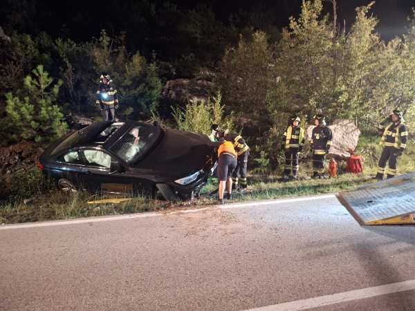 GARDA - Incidente stradale stradale a Dro, miracolati tre giovani