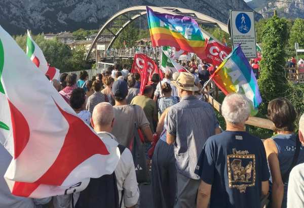 TRENTINO - Manifestazione pacifica e partecipata a Pietramurata