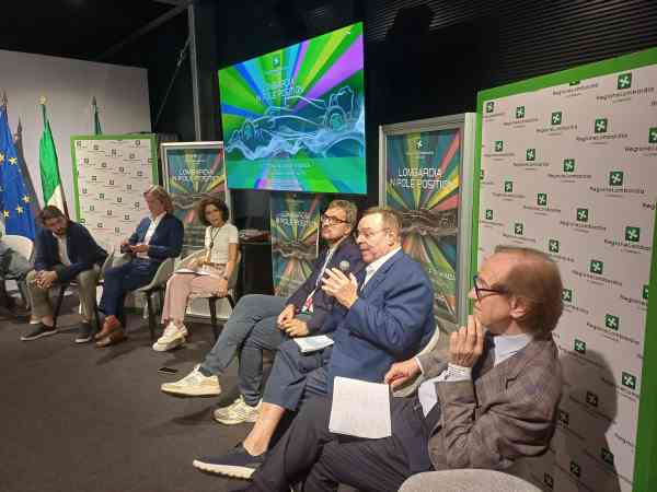 ATTUALITÀ - L'esperienza bresciana illustrata al convegno sull'automotive lombardo