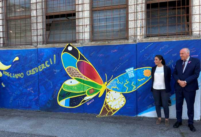 TRENTINO - Inaugurato il murales “La farfalla dalle ali di vetro temperato”