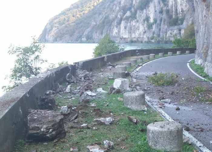 CRONACA - Scarica di sassi, chiusa la pista ciclabile Vello-Toline