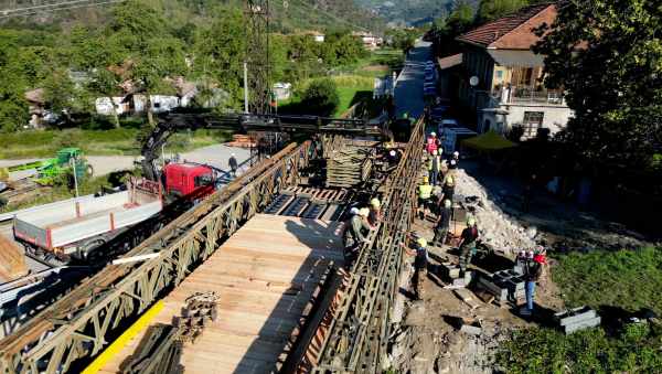 VALLE CAMONICA - Sonico: installazione del ponte Bailey sulla Val Rabbia
