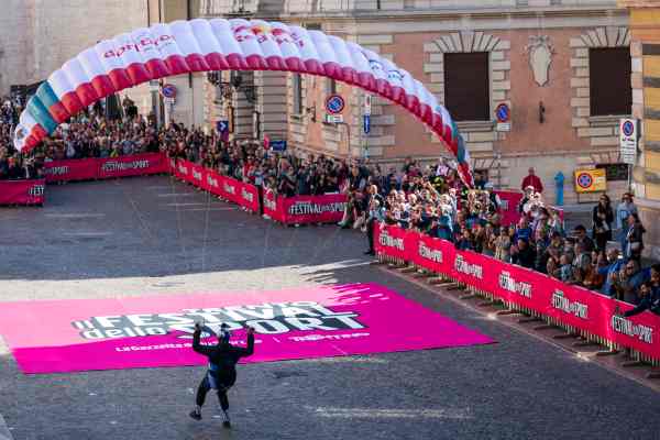 SPORT - Il volo di Aaron Durogati sul Festival dello Sport