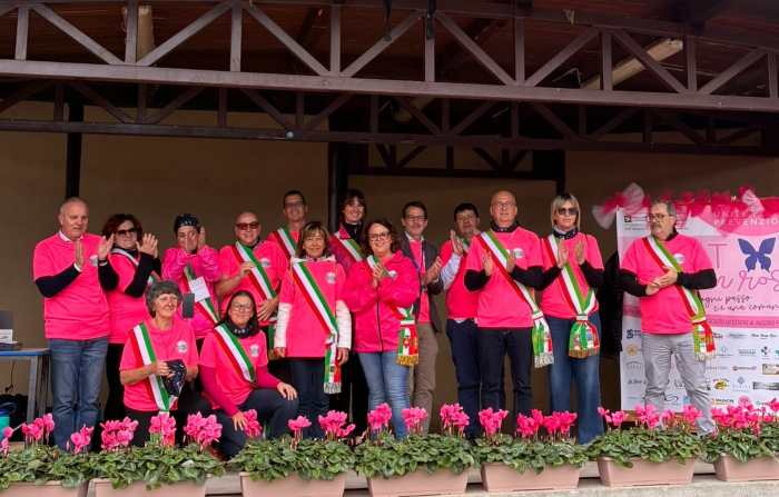 ATTUALITÀ - Più di duemila persone alla "Camminata in rosa"