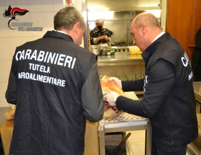 CRONACA - Brescia, controllo dei carabinieri in un supermercato: maxi sanzioni