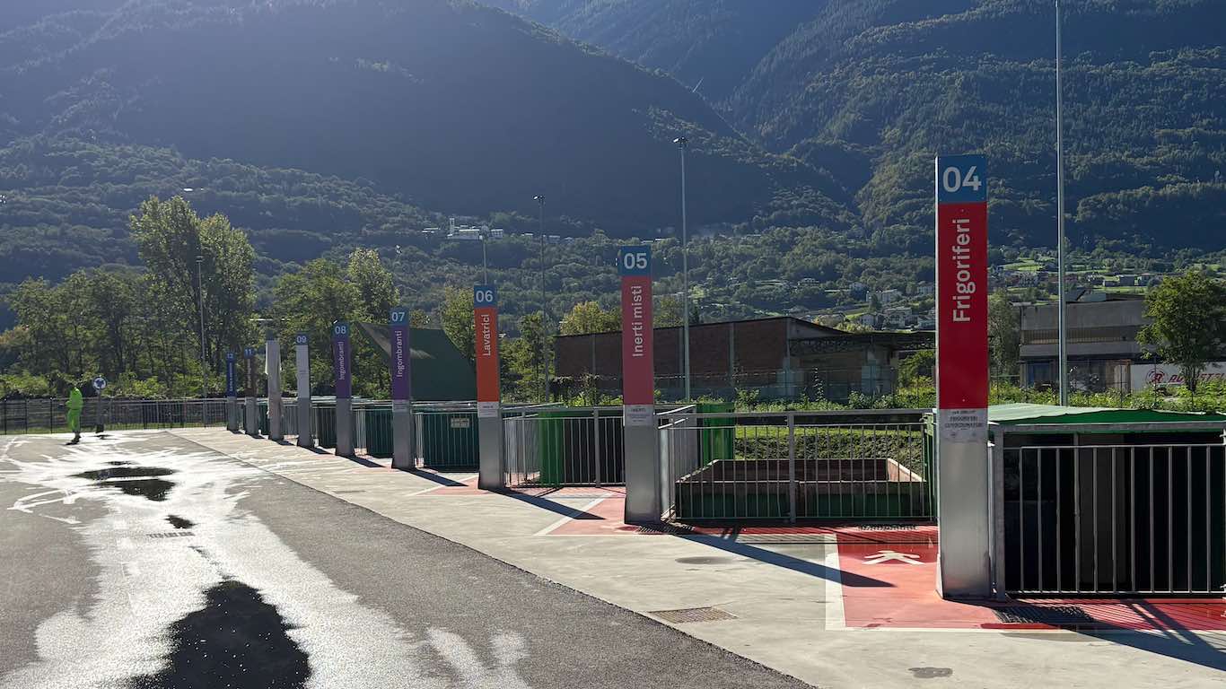 VALTELLINA - In otto mesi 16mila accessi per oltre mille tonnellate di rifiuti differenziati al Centro Intercomunale di Sondrio