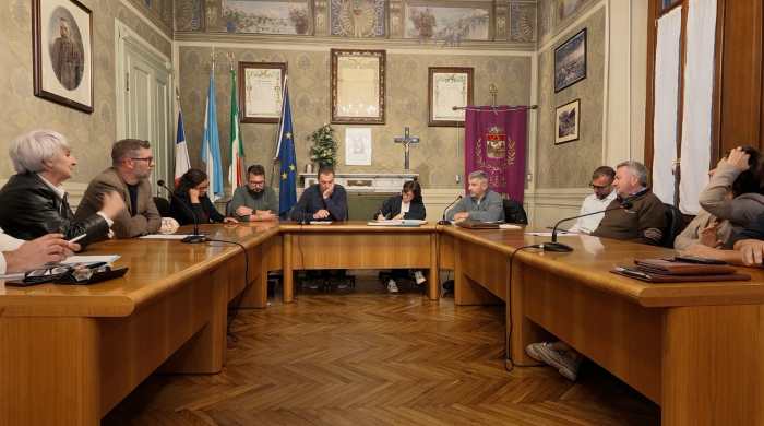 VALLE CAMONICA - Vezza d'Oglio: chieste le dimissioni di sindaco e Giunta 