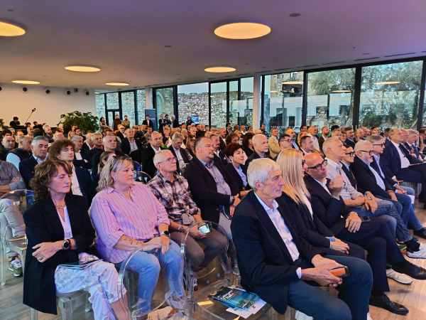 EVENTO - Coltiviamo l'Italia: più di 300 persone al convegno di Lonato
