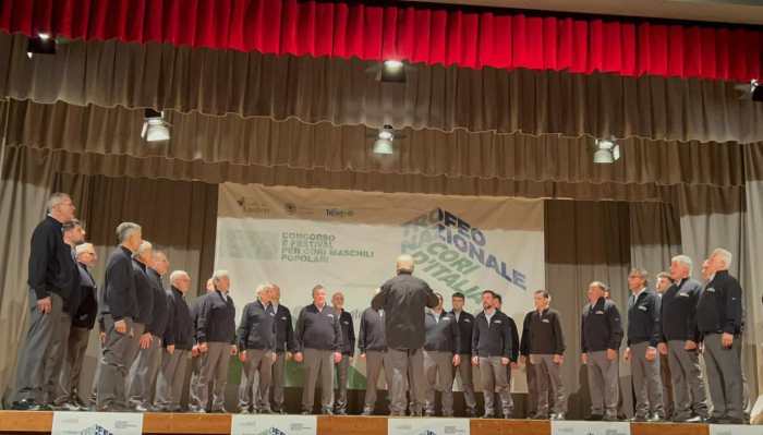 VALLE CAMONICA - Il Coro Amici del Canto di Borno premiato in Val di Ledro