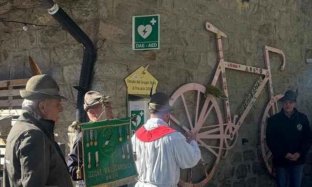 BRENO - Installato un defibrillatore al rifugio Tassara in Bazena