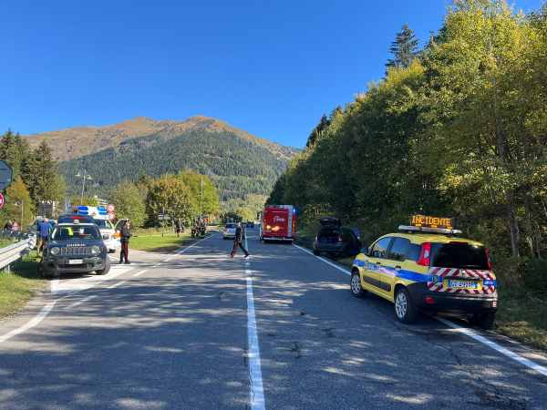CRONACA - Ponte di Legno: scontro tra due auto sulla statale 42 del Tonale