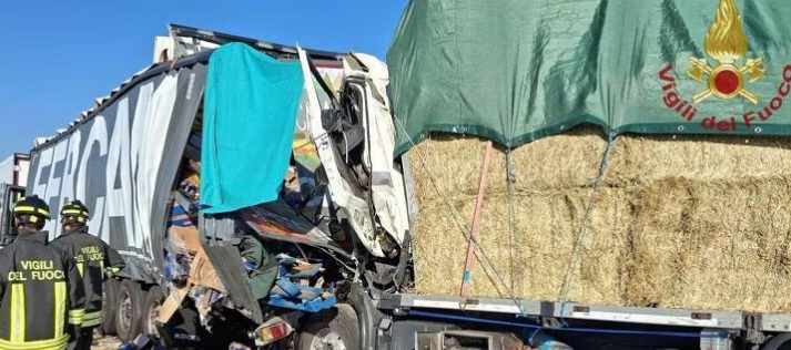CRONACA - Giornata da incubo sull'autostrada A22: incidente mortale e incendio Tir
