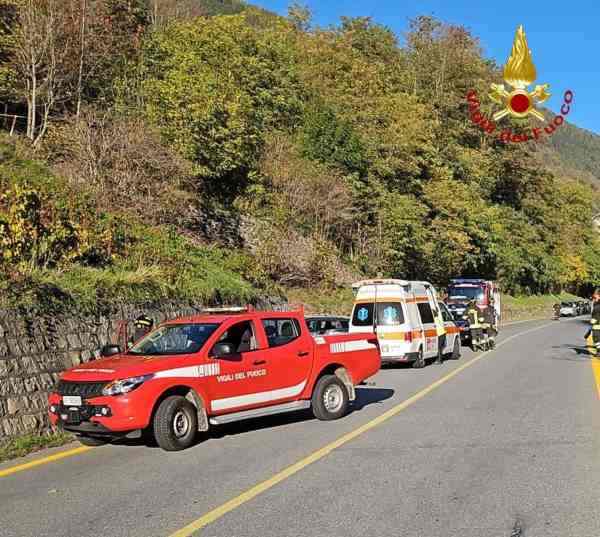 CRONACA - Schianto tra auto e moto sulla statale 42 a Vezza d'Oglio, un ferito