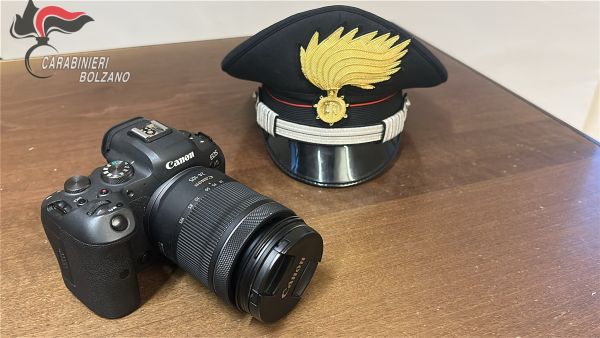 CRONACA - Bressanone: riconsegnata a turista reflex da oltre 2.000 euro