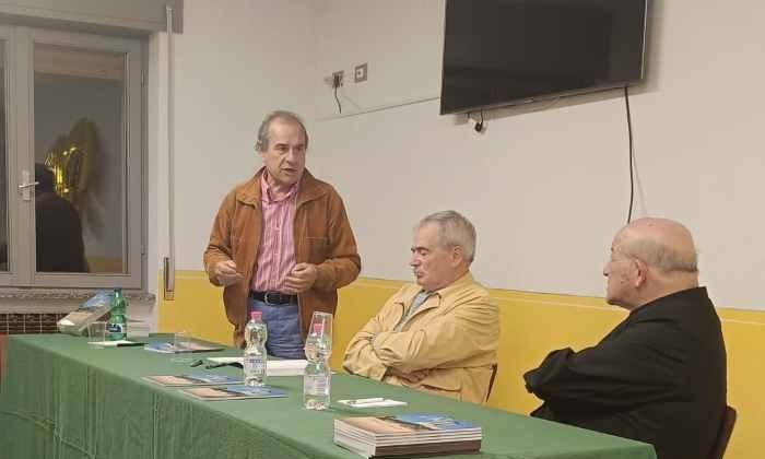 VALLE CAMONICA - Demo: Lino Balotti ha presentato il libro sulla Chiesa di Sant' Agostino