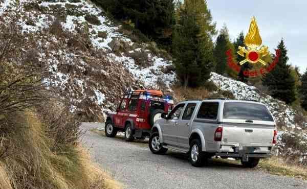 VALLE CAMONICA - Monno, recuperata un'auto in difficoltà su fondo ghiacciato