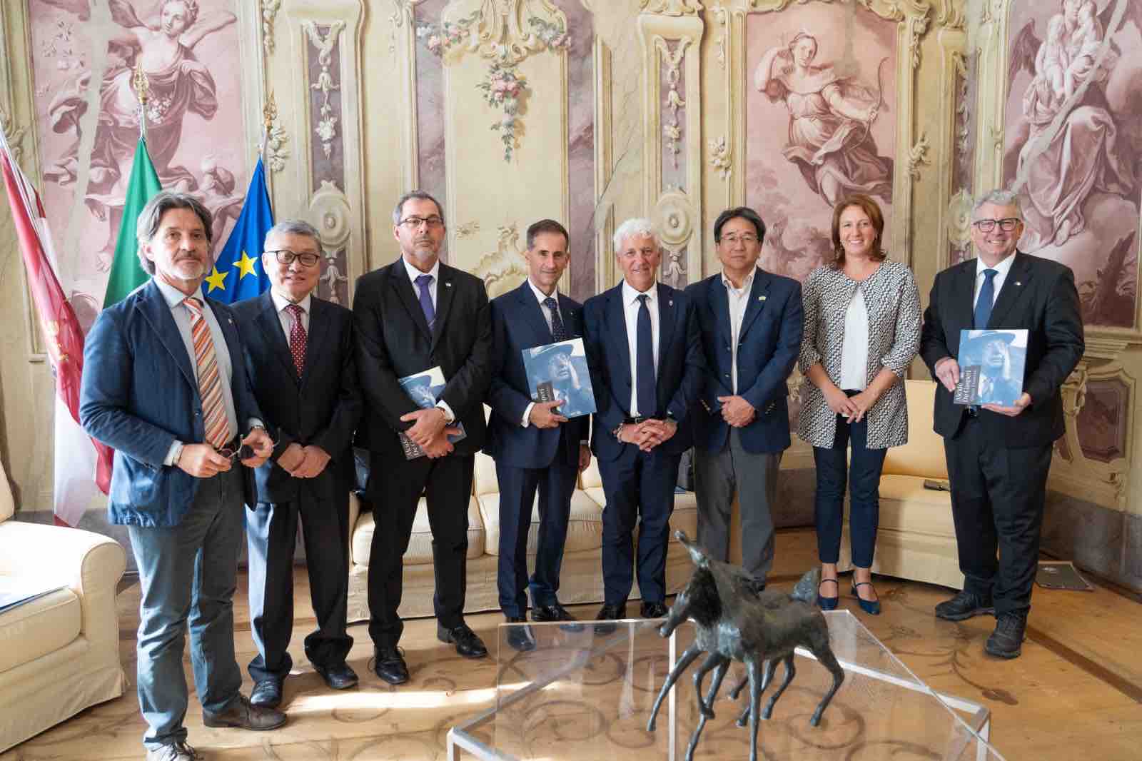 TRENTINO - Cinque ambasciatori per don Confalonieri nel segno di De Gasperi